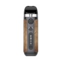 Smok NOVO 5 Pod Mod, ahşap görünümlü kahverengi kaplama, ekranlı.