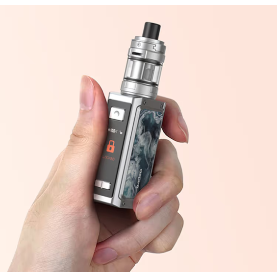 Aspire Rover Plus Pod Mod gümüş gri, mermer desenli, elde tutuşlu.