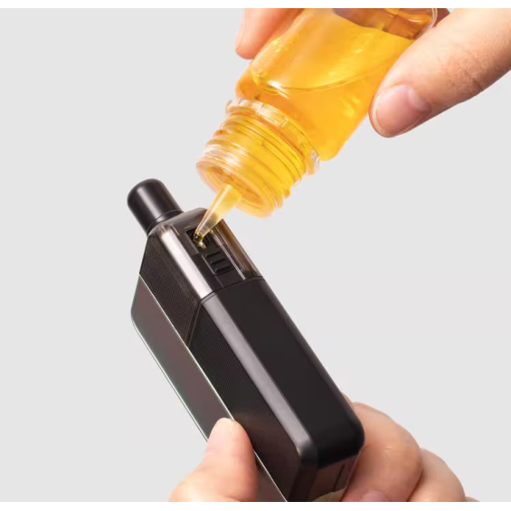 Aspire Flexus Blok Pod Mod siyah, e-likit dolumu gösteren yakın çekim.