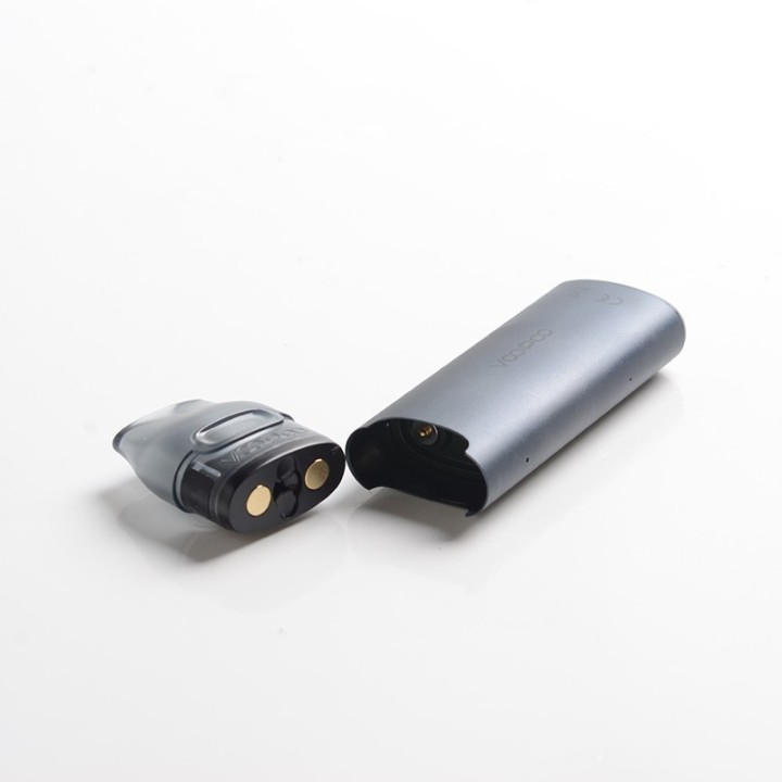 Voopoo VMate Pod Mod gri renk, gövde ve kartuş ayrılmış.